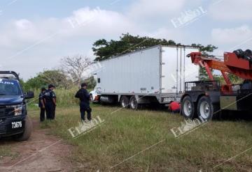 Policías se enfrentan con delincuentes que estaban desvalijando un camión de carga