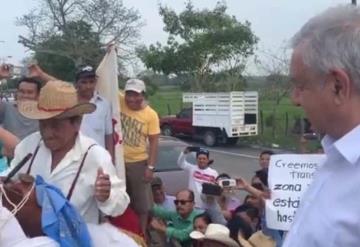 Chontales dan peculiar bienvenida a AMLO en Tamulté de las Sabanas