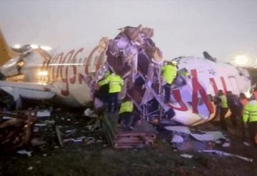 Avión se sale de la pista de aterrizaje y se parte en Turquía