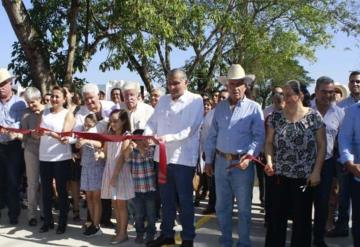 Inaugura el gobernador de Tabasco calle en el fraccionamiento Pomoca