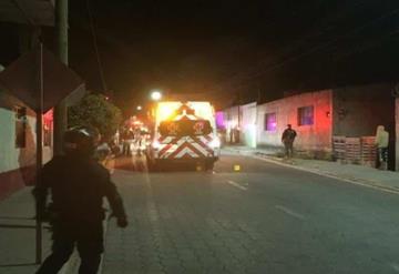 Hombre lanzó a su esposa de un segundo piso en Puebla