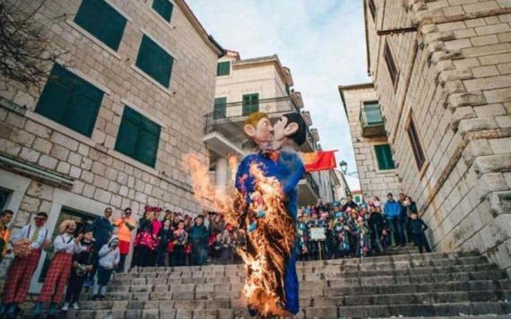 Queman muñecos que representaban a una pareja gay en carnaval de Croacia