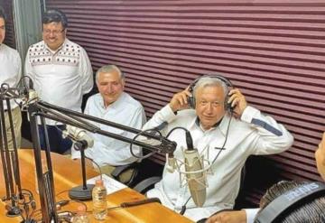 Reinaugura AMLO la radio indígena