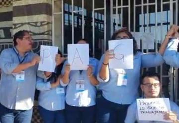 Se manifiestan trabajadores de la CEDH Tabasco por falta de pago