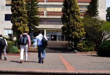 Dan de baja a 20 maestros de la UAEM por acoso