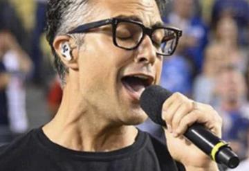 Jaime Camil cantara el himno nacional