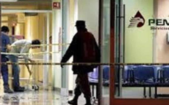 Suman tres muertos por crisis de hospital de Pemex