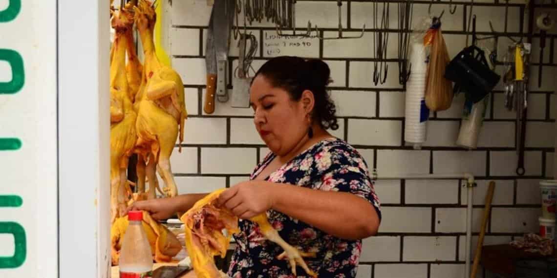 Mujeres del Mercado Pino Suárez no paran; laboran este 9 de marzo