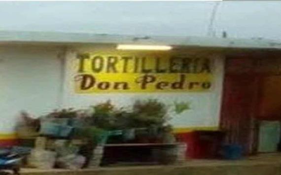 Asesinan a pareja dentro de su tortillería en Puebla