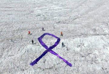 Ponen listón morado al volcán Iztaccíhuatl, por el Día Internacional de la Mujer