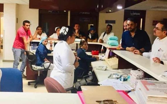 Romero Oropeza visita a afectados del Hospital Regional de Pemex