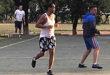 Ronaldinho disfruta su estadía en la cárcel