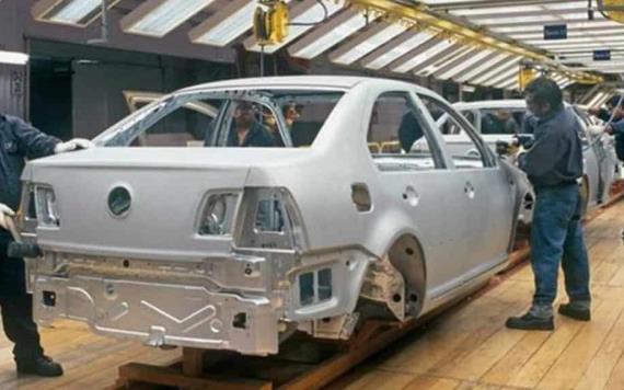 Volkswagen suspende producción en México
