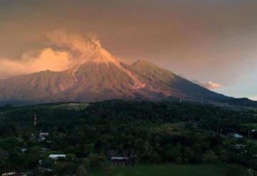 Aumenta erupciones y lanza ceniza el Volcán de Fuego en Guatemala