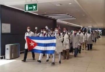 “¡Gracias héroes!”, italianos reciben a médicos cubanos