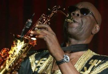 Muere por coronavirus el saxofonista de jazz, Manu Dibango