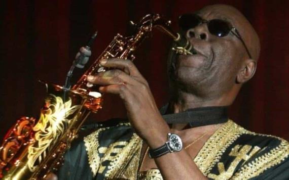 Muere por coronavirus el saxofonista de jazz, Manu Dibango