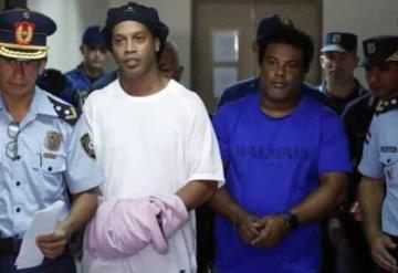 “Ronaldinho está triste en prisión”