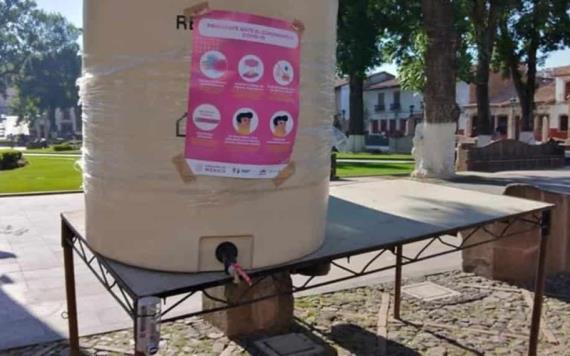 Instalan tinacos y jabón en las calles para que ciudadanos puedan lavarse las manos, en Michoacán