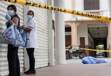 Abandonan e incineran cuerpos de fallecidos por coronavirus en las calles de Ecuador