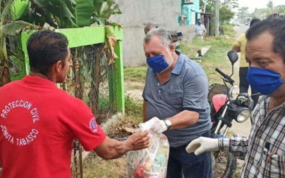 Alcalde de Jonuta entrega despensas casa por casa por emergencia sanitaria