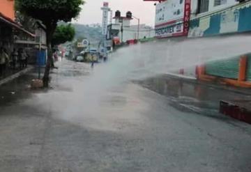 En los municipios de Paraíso y Teapa sanitizan para evitar contagios