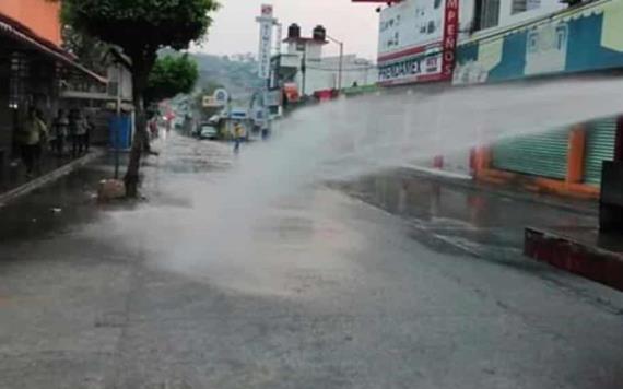 En los municipios de Paraíso y Teapa sanitizan para evitar contagios