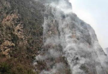 Se suma helicóptero para sofocar incendio en el Cañón del Sumidero