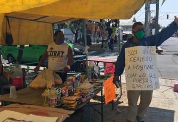 Personal de feria solicitan despensas, a cambio entregan peluches y alcancías