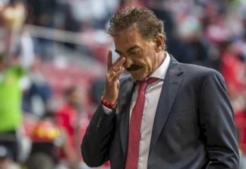 La Volpe anuncia su retiro como director técnico