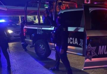 Fuerzas policíacas resguardan centros comerciales