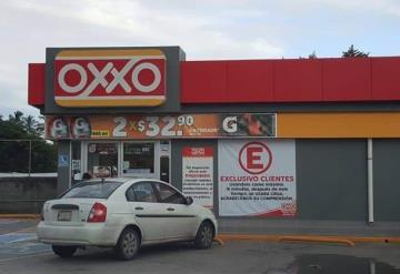 Con arma en mano, asaltan OXXO en Paraíso