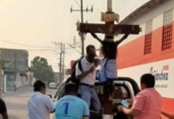 Habitantes de Jonuta pasean al Santo Patrono del Pueblo