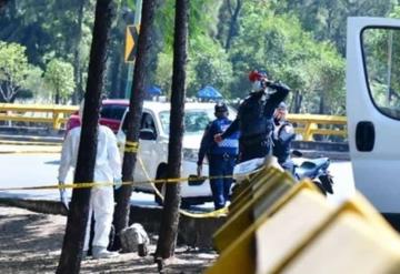 Encuentran mujer muerta en un puente de la CDMX; tenía golpes y estaba descalza