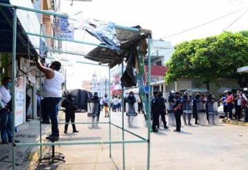 Desalojan a comerciantes de la Villa Ocuiltzapotlán, en el municipio de Centro