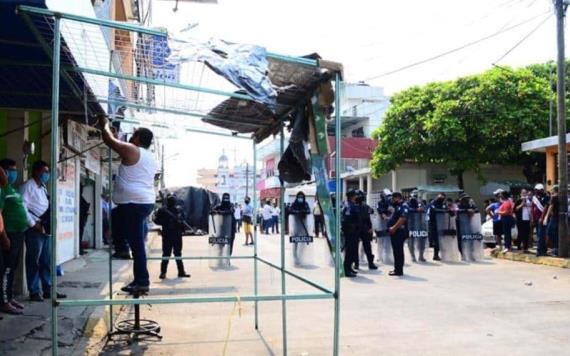 Desalojan a comerciantes de la Villa Ocuiltzapotlán, en el municipio de Centro