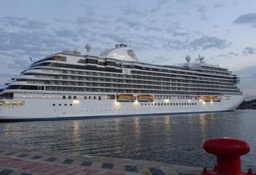 Reciben crucero por razones humanitarias en Puerto Vallarta, Jalisco