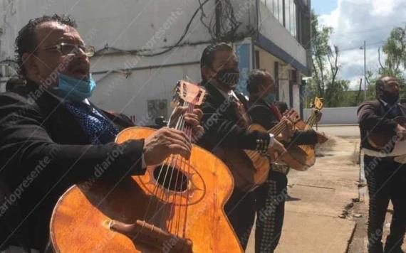 Mariachis salen a cantar mañanitas por el Día de las Madres, en Hospitales de Villahermosa