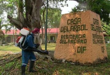 Sanitizan la casa del Árbol ante problemática de contagios por COVID-19