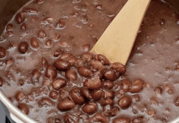 ¿Cómo puedes cocinar frijoles sin gastar mucho gas?