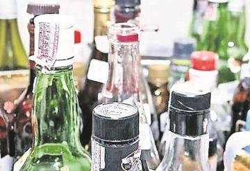 Muere hombre por consumir alcohol adulterado