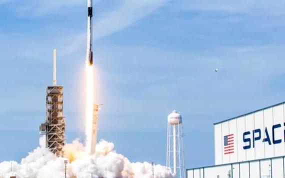 SpaceX y la NASA envían primer cohete tripulado al espacio