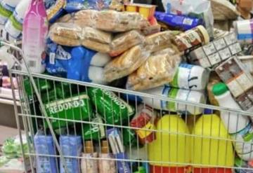 Ciudadanos abarrotan supermercados ante cierre de comercios