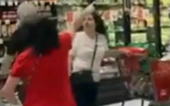VIDEO: Corren a mujer de un supermercado, no quería usar cubrebocas