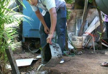 Pide Salud a la población mantener limpios sus patios y descacharrizar para evitar el dengue