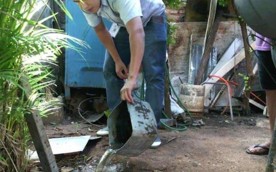 Pide Salud a la población mantener limpios sus patios y descacharrizar para evitar el dengue