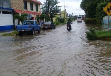 Anegadas calles de Paraíso ante fuertes lluvias