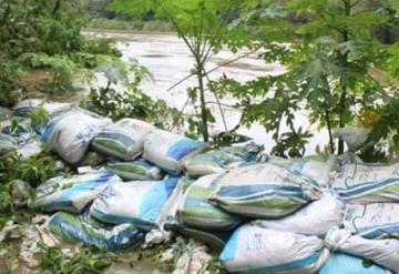 Colocan costalería en márgenes de río de la Sierra en Jalapa