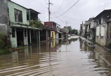 Familias de Jalpa de Méndez  en riesgo por aguas negras