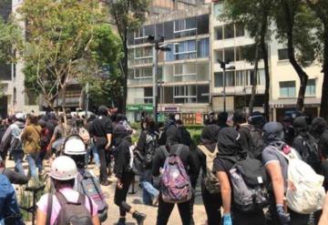 Mujeres marchan por Melanie la joven brutalmente golpeada por policías